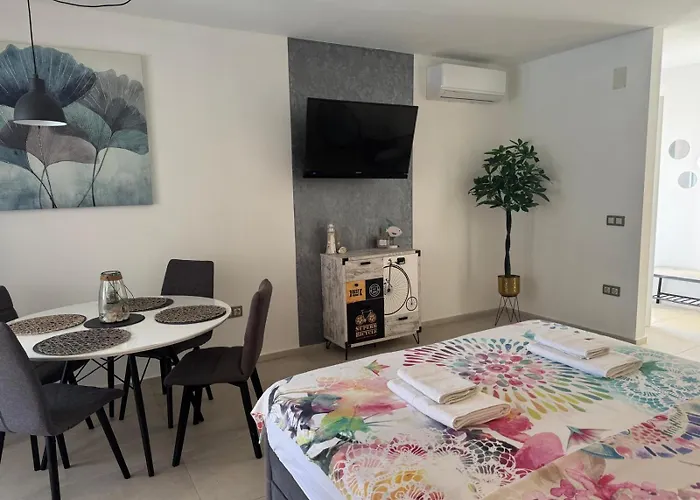 شقة Holiday&suite Klanac *