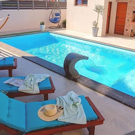 Apartment Holiday&suite Klanac Vir