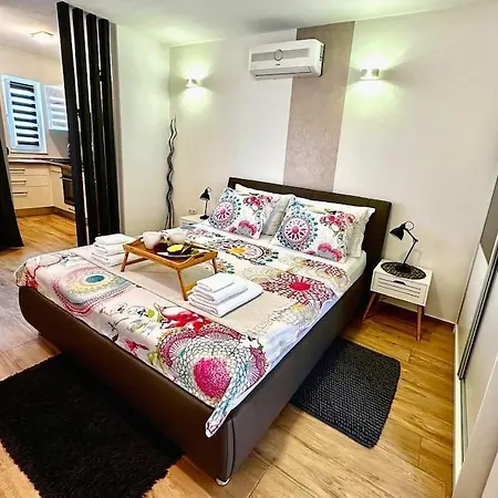 Holiday&suite Klanac Апартаменты Вир