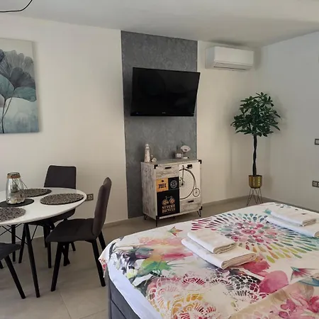 شقة Holiday&suite Klanac *